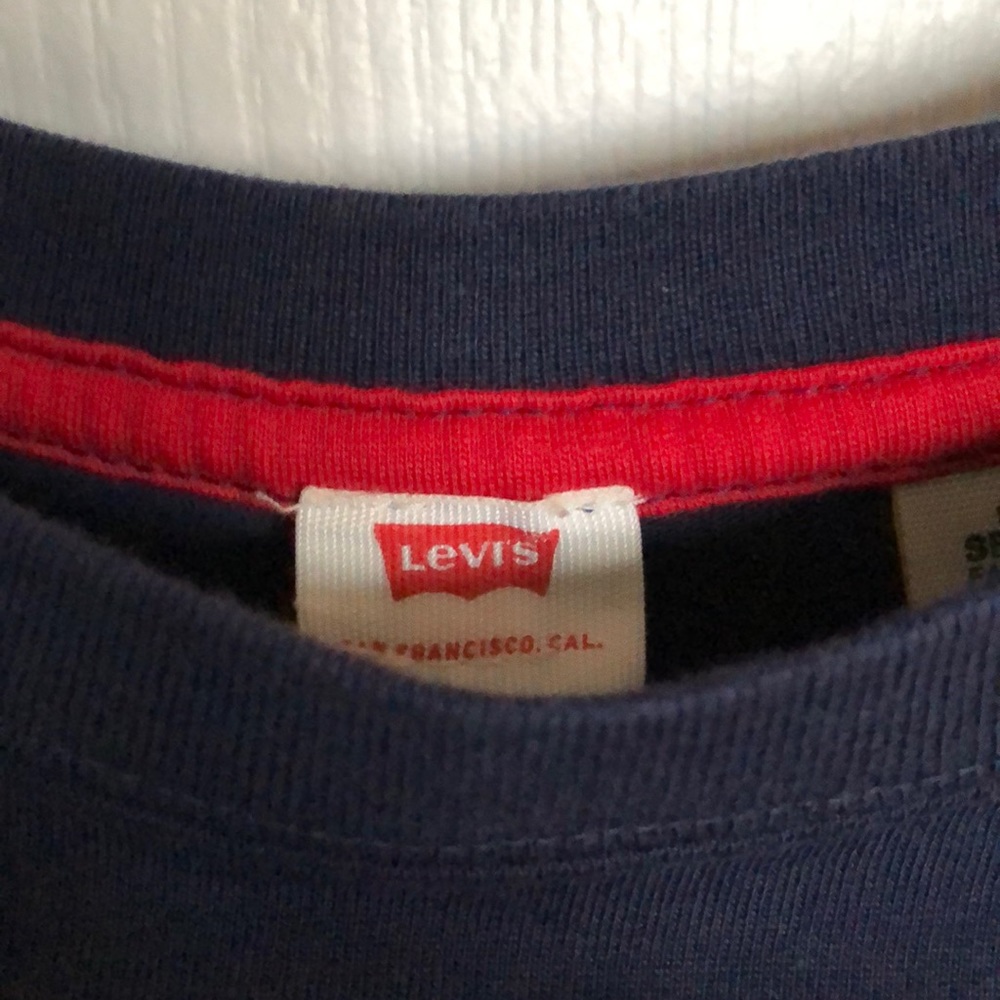 Levi’s Cropped Tshirt - Picture 5 of 5